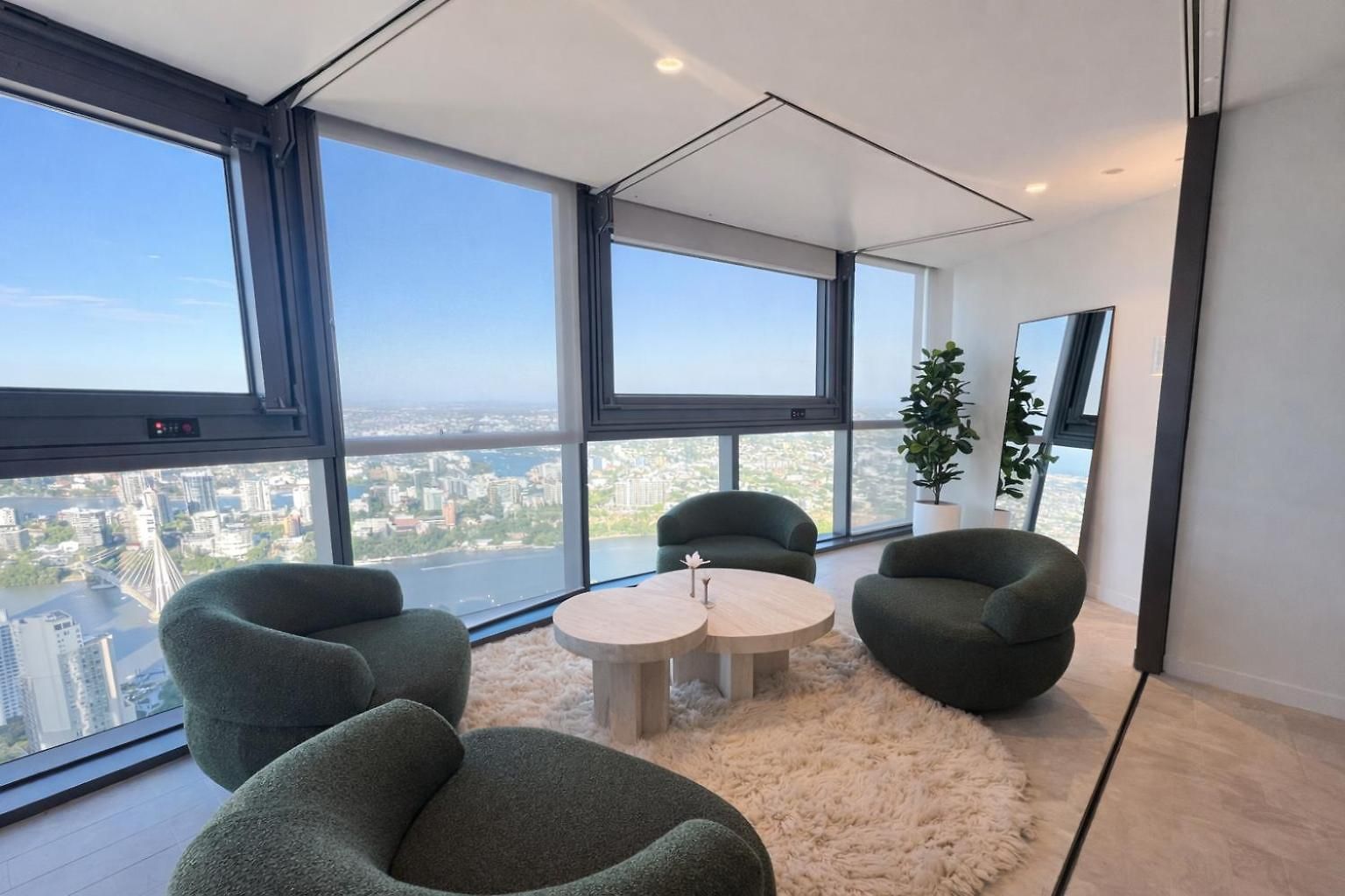Apartment Cloud Nine | Designer Views On Level 61 Brisbane