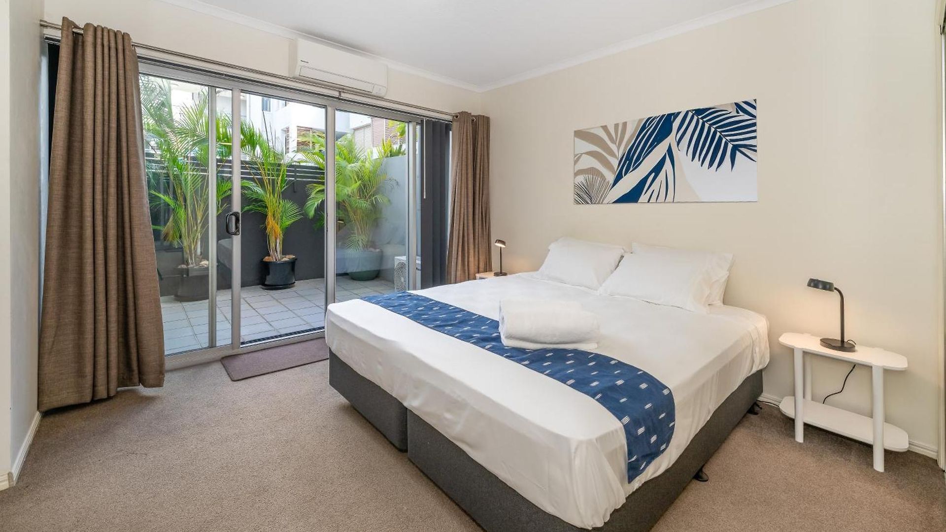Huge Courtyard With Free Parking - Walk To Hsw, St And Valley Mall Apartment