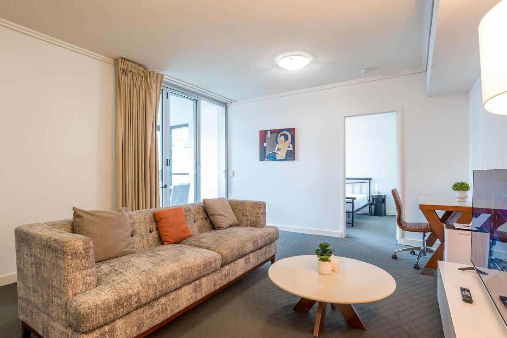 Apartment Modern 2br In Cbd | Pool | Gym | Parking *