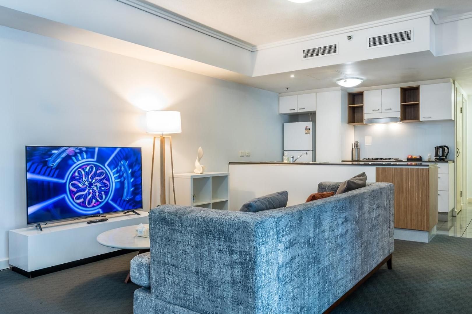 Apartment Modern 2br In Cbd | Pool | Gym | Parking *