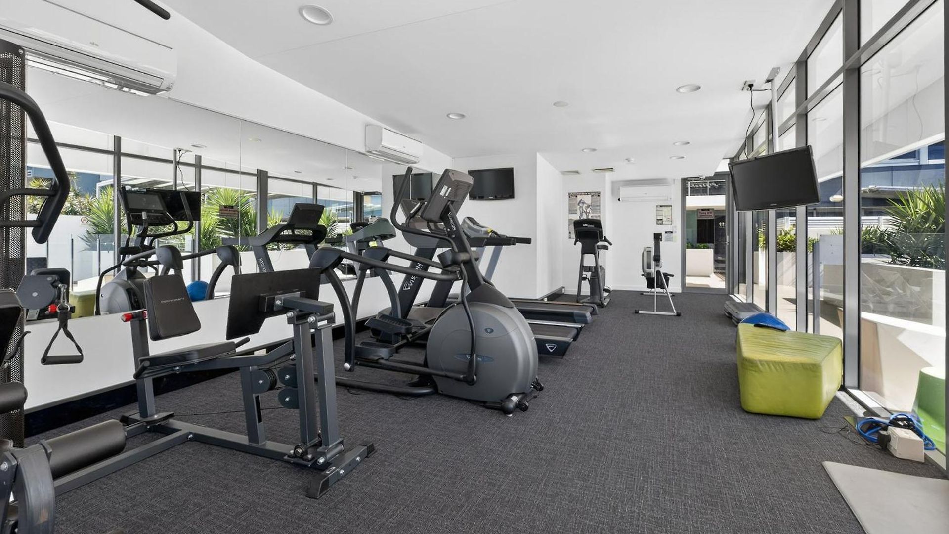 Apartment Luxury 2bed2bath With Pool, Parking, Gym And Views