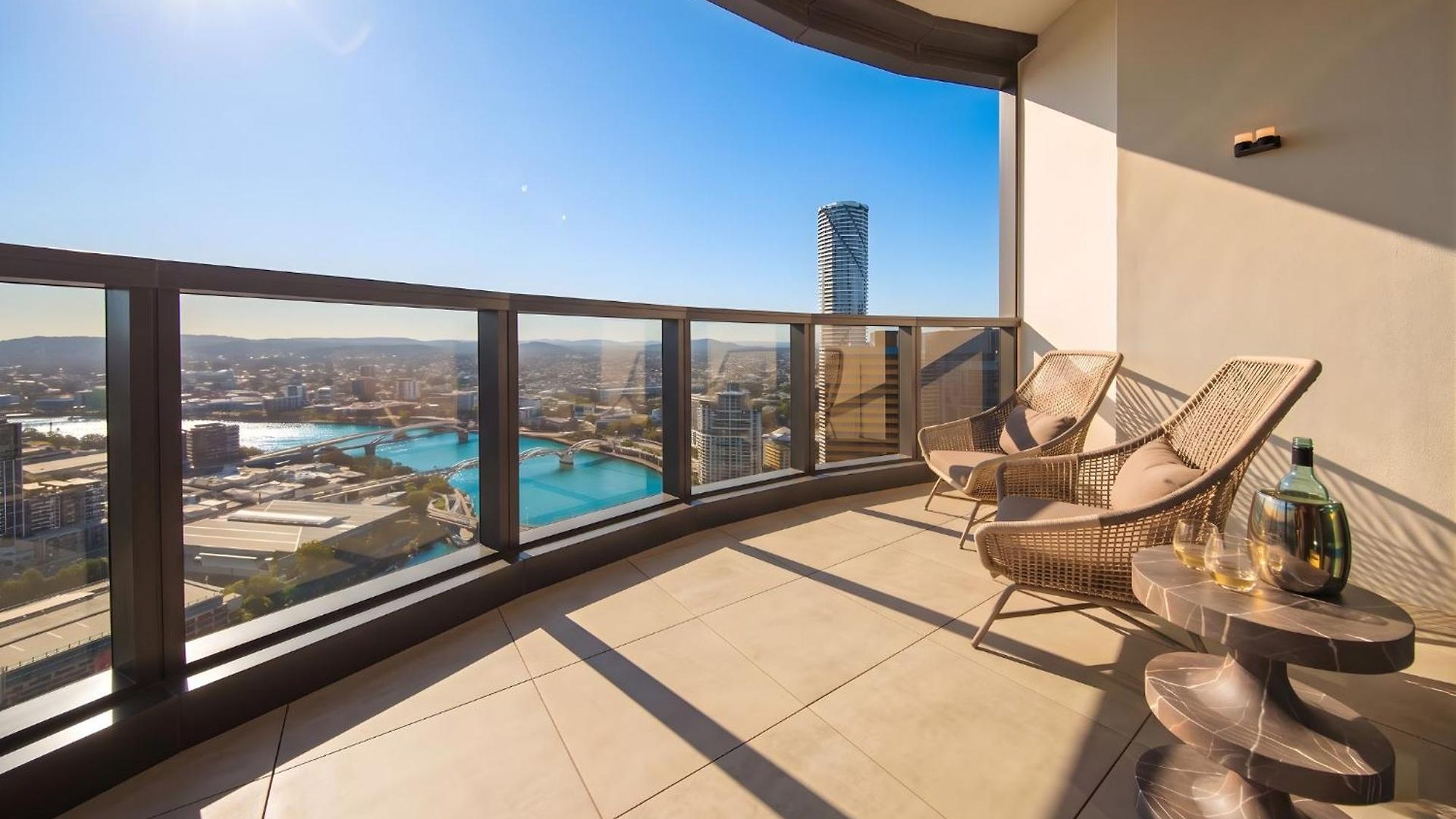 Apartment One Sky - Sleep 6 - Pools Cinema Sauna Gym Free Parking Brisbane