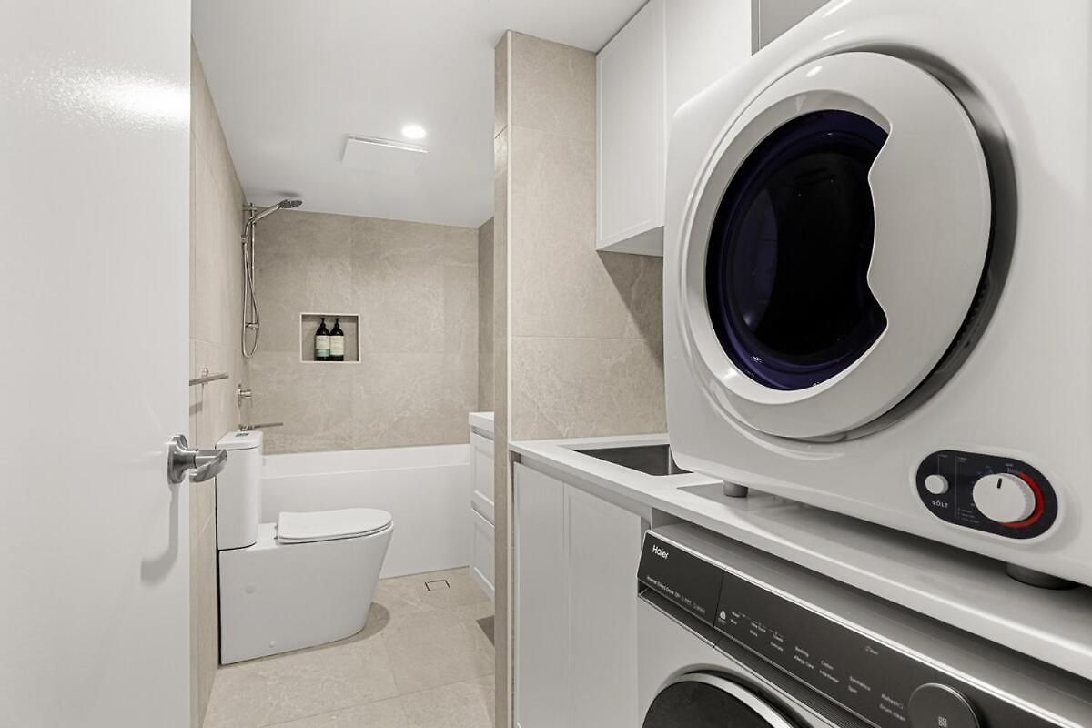 Spacious 2br Stay, Parking Pool & Balcony