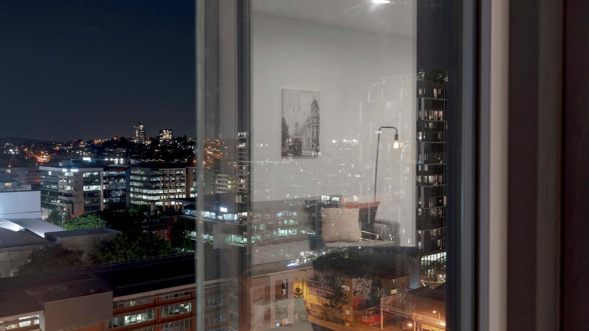 Stylish 2br With Water Views In South Apartment *