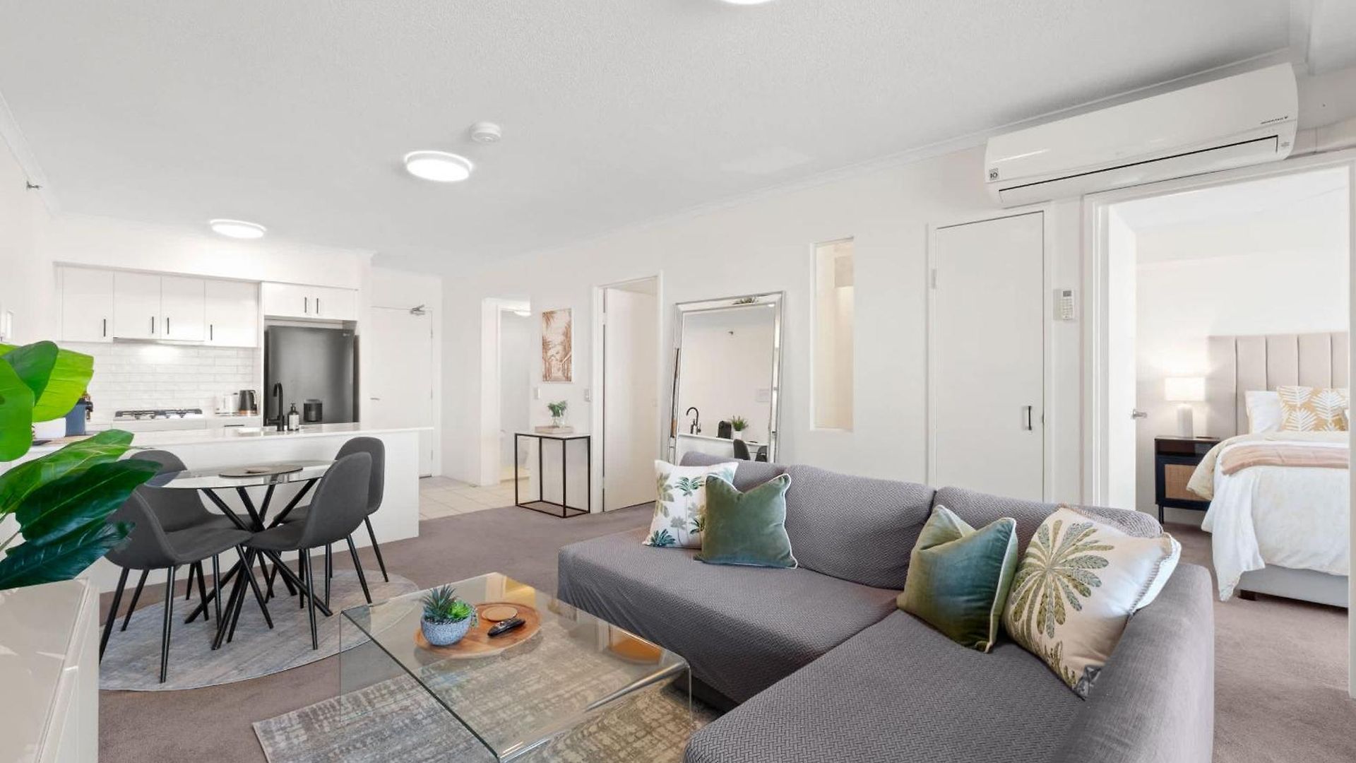 Oasis 2bed-1bath-1car-views * Brisbane
