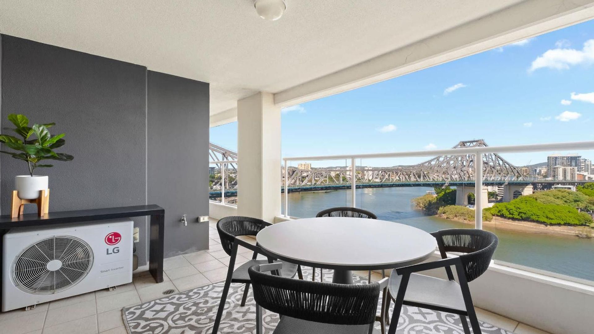 Oasis 2bed-1bath-1car-views *