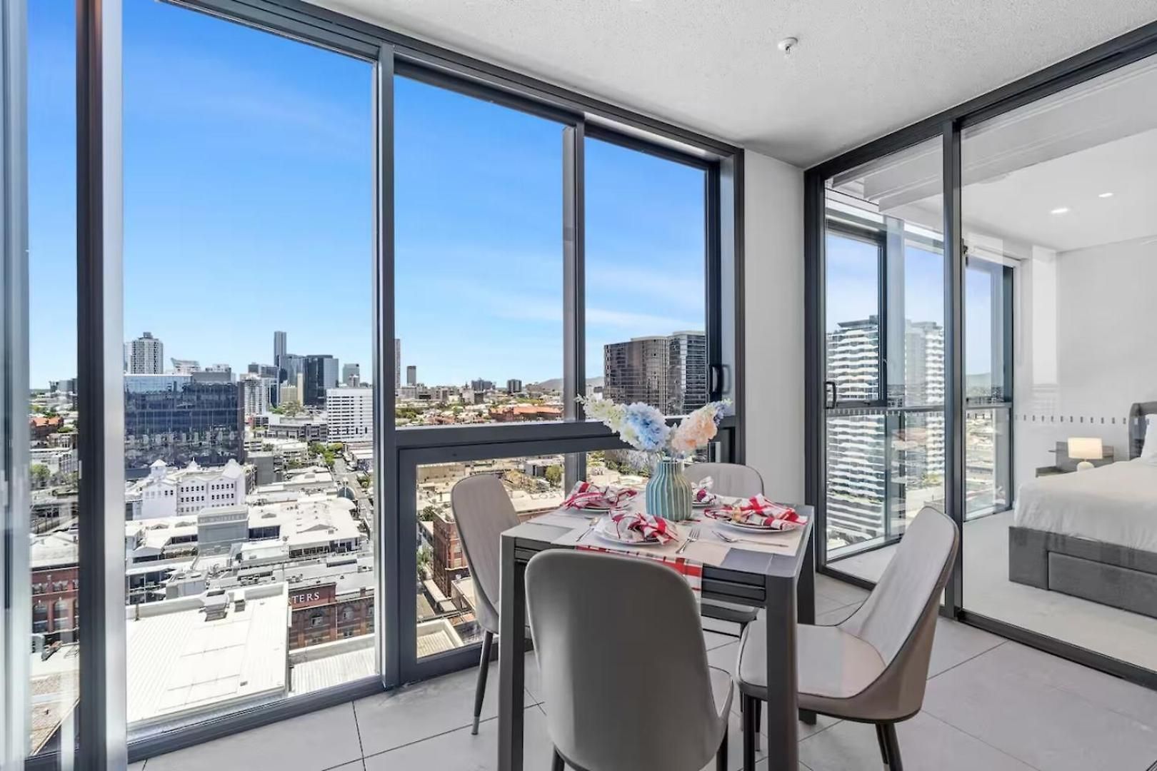 Apartment Luxury High-floor 1br Retreat With Balcony