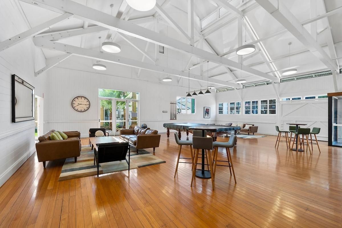 Penthouse Sleep 6 - Cbd Views - Pools - Games - Baby Apartment