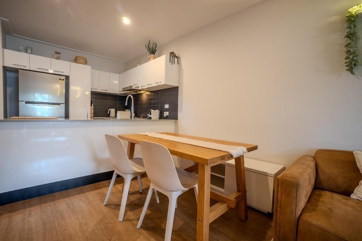 Sleeps 8 Near Uq 10 Mins Cbd Dual Living Apartment Brisbane