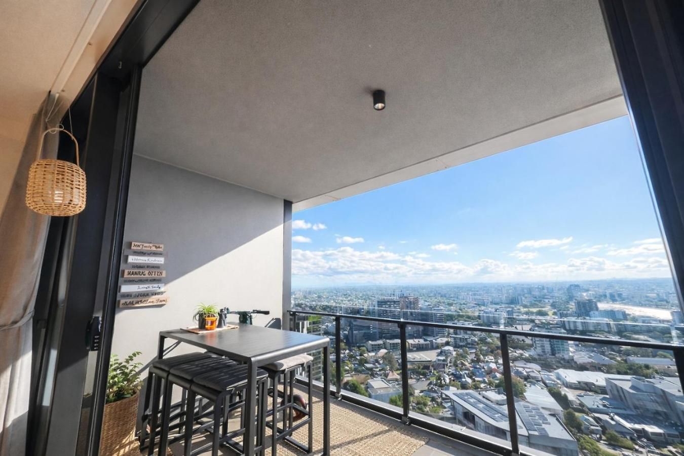 Designer 2 Bedroom In South Apartment
