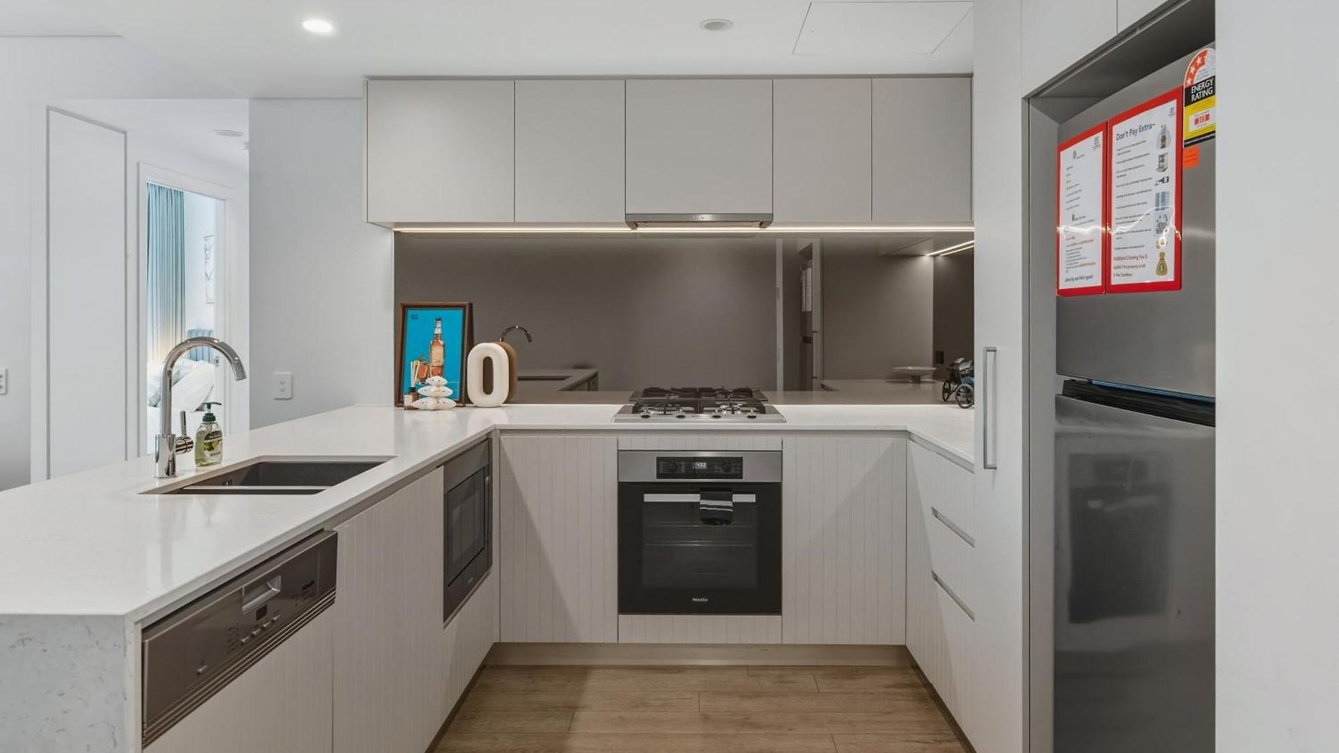 2b2b High Floor With Riverview & Parking * Brisbane