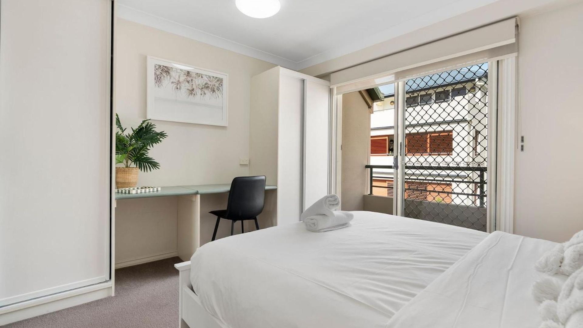 Apartment Comfortable With Pool Access