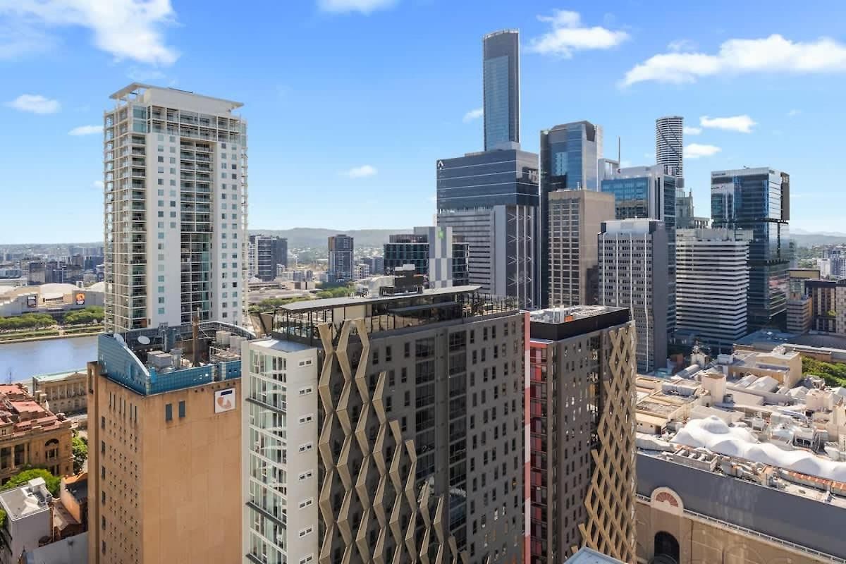 Apartment Escape 2bed-2bath-1car-pool-views - Cbd