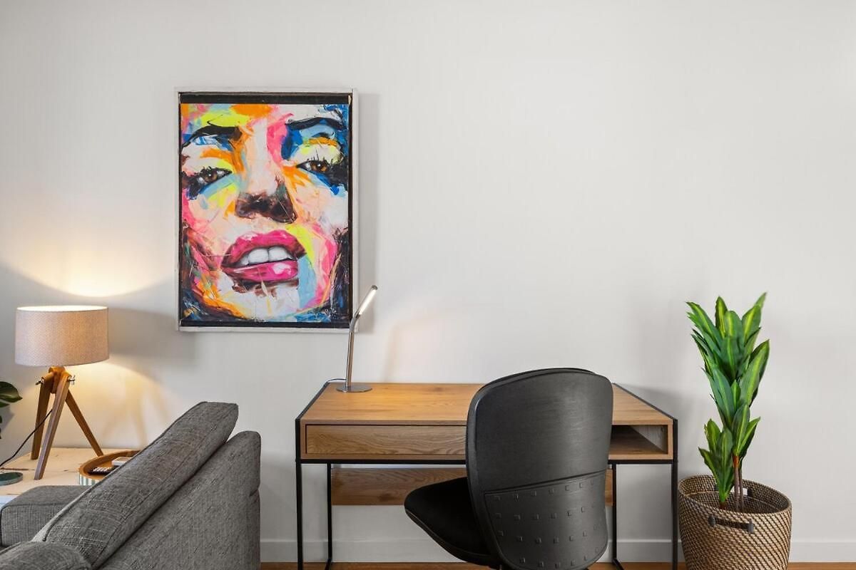 Galleries Apartments, 1 Bed, Parking, Balcony Apartment *