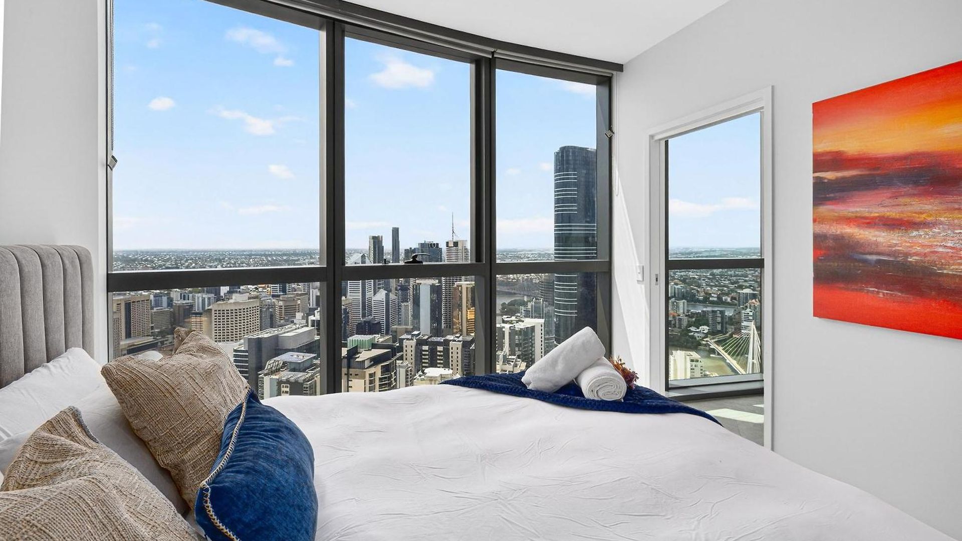 3 Bedroom Luxury In The Sky Apartment Brisbane
