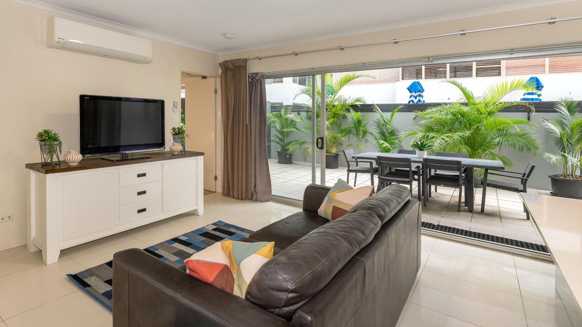 Huge Terrace With Free Parking In The Heart Of Fortitude Valley Apartment Brisbane