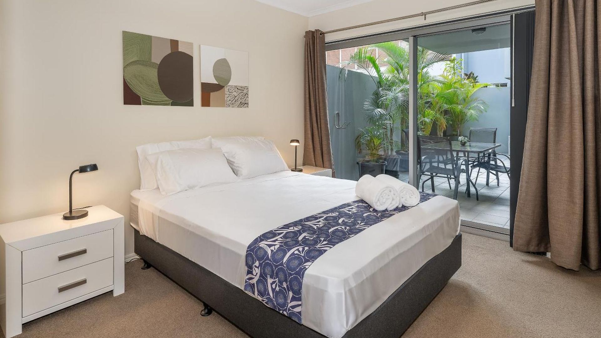 Huge Courtyard With Free Parking - Walk To Hsw, St And Valley Mall Apartment