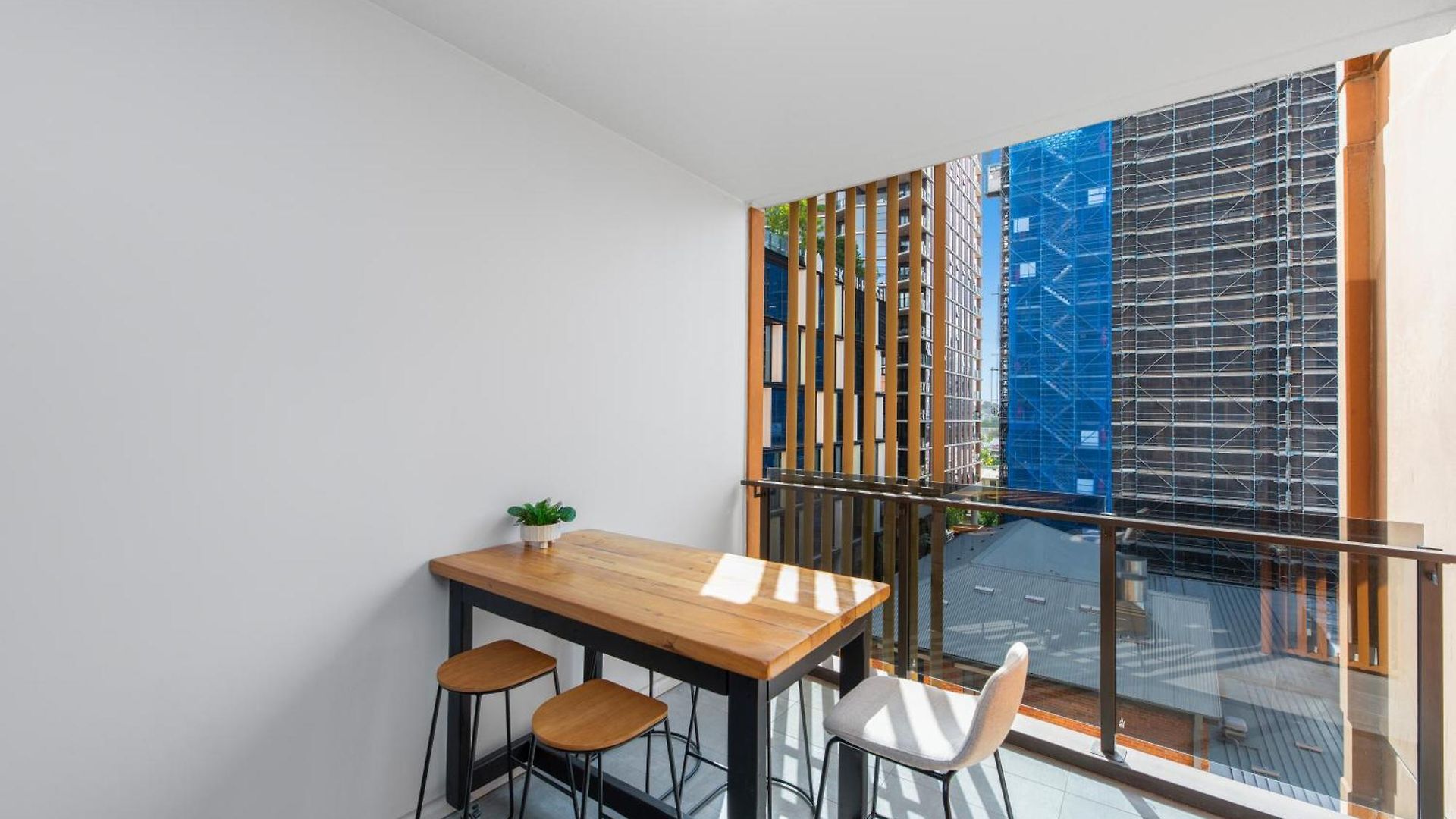 The Park Life A West End 2 Bed Retreat *