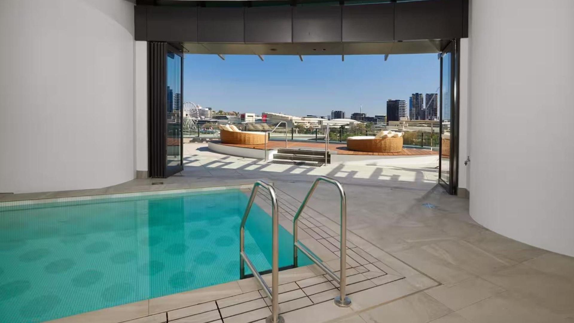 Apartment One Sky - Sleep 6 - Pools Cinema Sauna Gym Free Parking