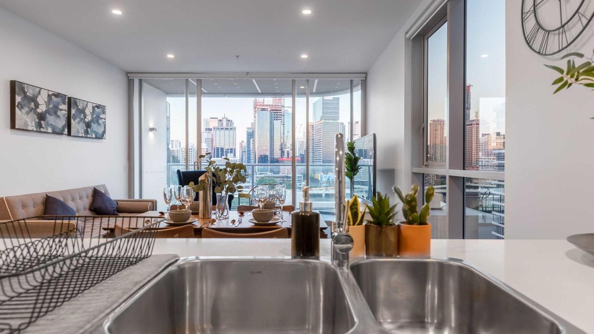 Stylish 2br With Water Views In South * Brisbane