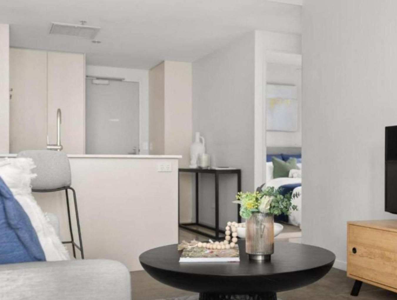 Midtown Apartment *