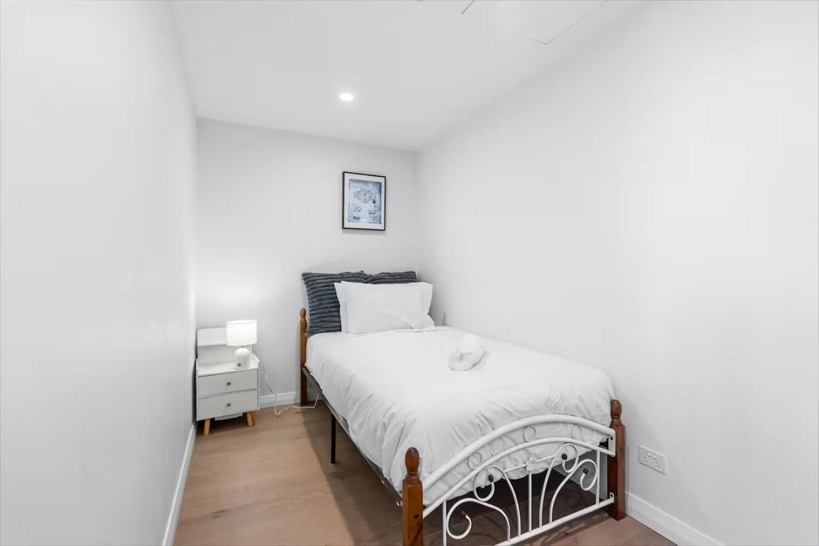 Luxury High-floor 1br Retreat With Balcony Apartment