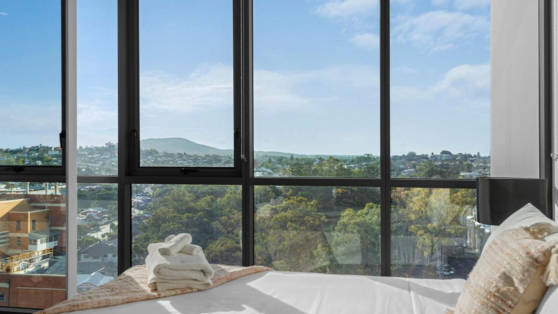 Apartment Spacious 3br Near Stadium W Views, Pool And Car Park Brisbane