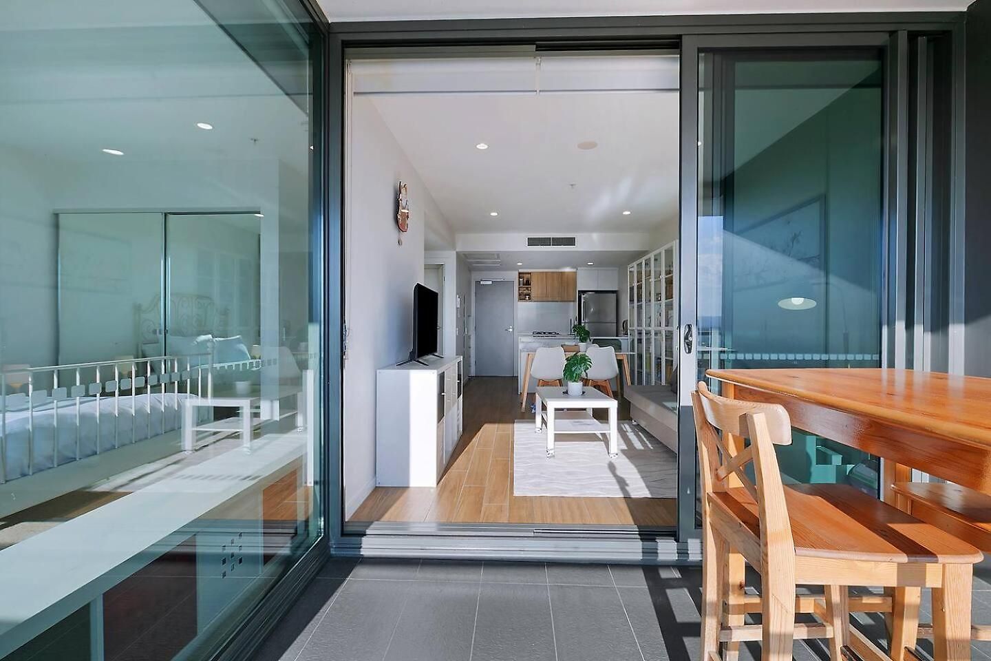 Apartment Windward - Inner-city Skyline With Pool Access