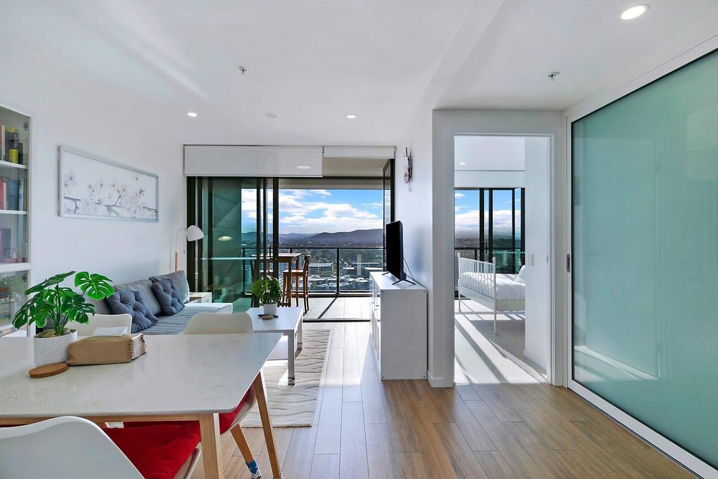 Windward - Inner-city Skyline With Pool Access * Brisbane