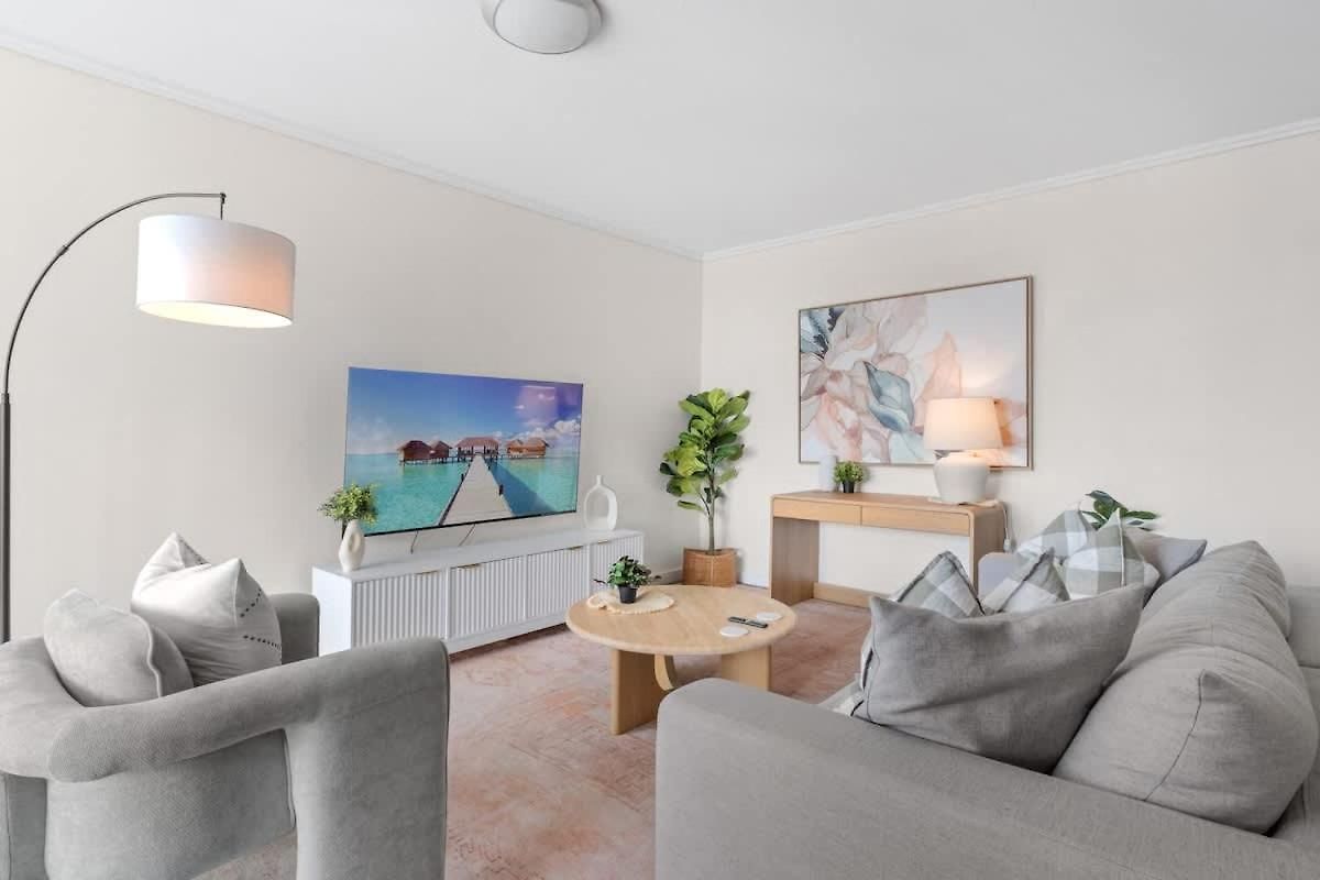 Apartment Escape 2bed-2bath-1car-pool-views - Cbd *
