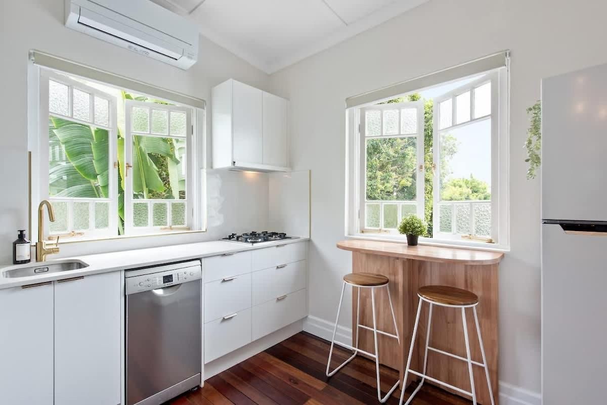 Art Deco With Modern Twist 1bed-1bath-1car-new Farm *