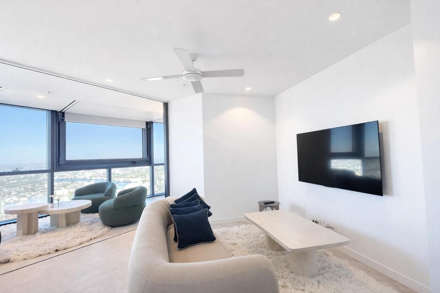 Apartment Cloud Nine | Designer Views On Level 61 Brisbane