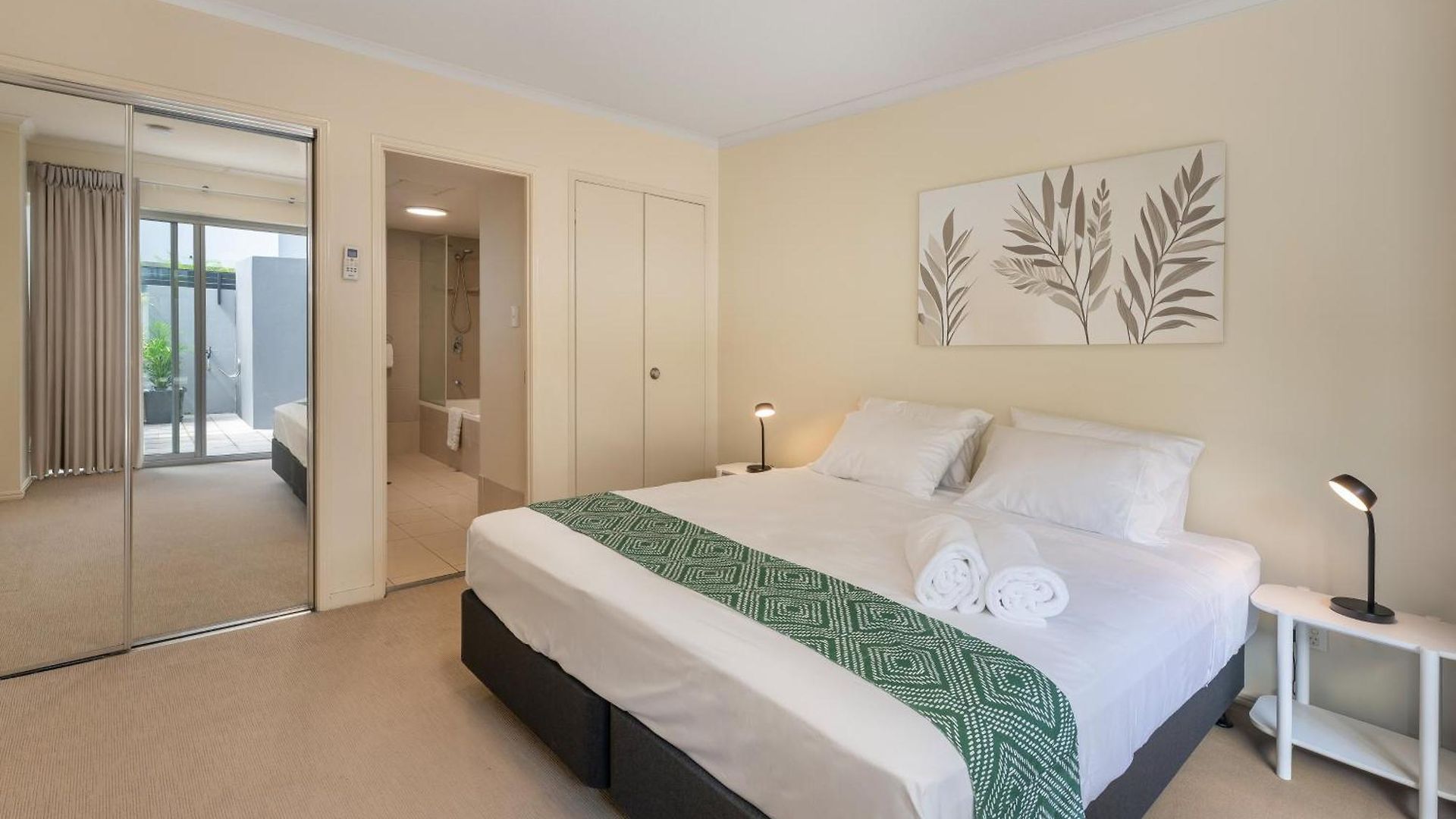 Huge Terrace With Free Parking In The Heart Of Fortitude Valley Apartment *