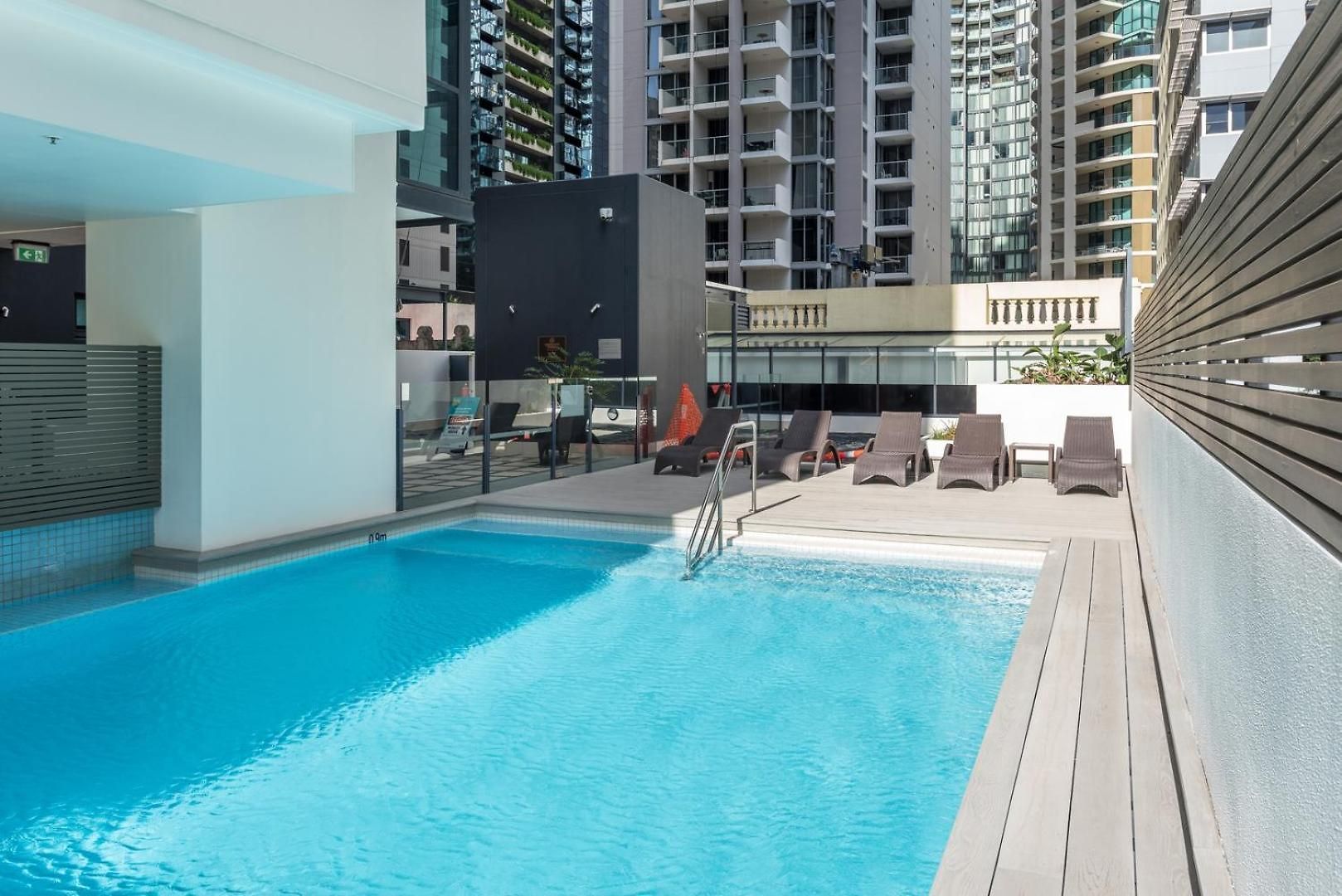 Modern 2br In Cbd | Pool | Gym | Parking Apartment Brisbane