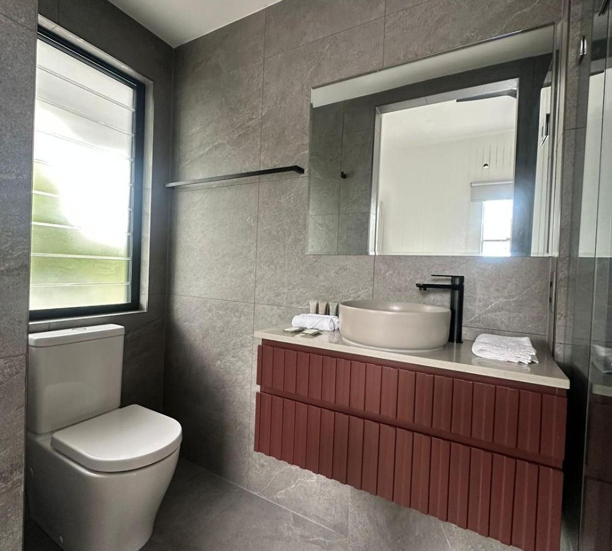 Spacious Queenslander Charm - Heart Of New Farm Apartment *