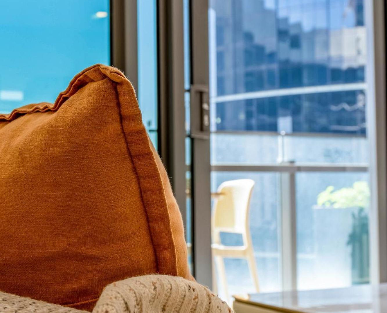 Queens Wharf Charm W/ Balcony Views - Lv 15 -