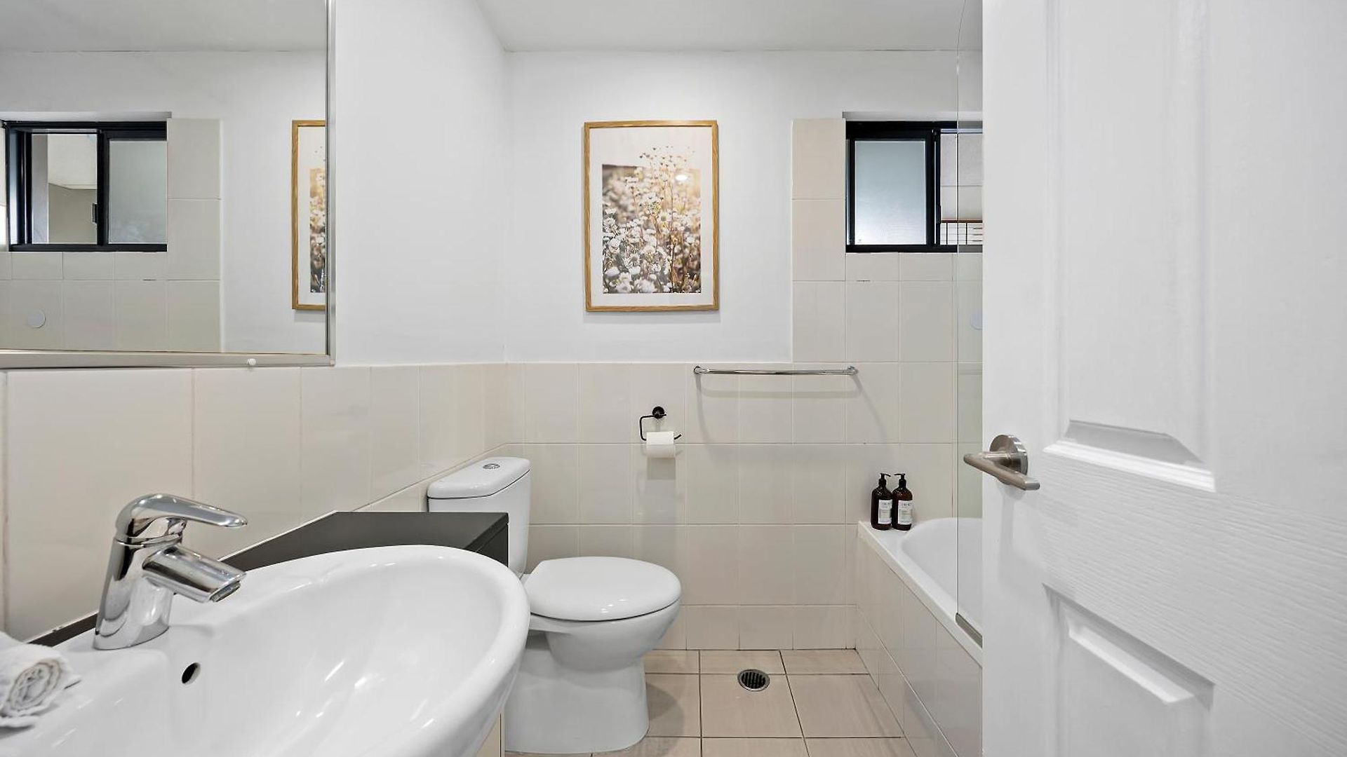 Resort-style 3br River And Hosp Parking And Pool Apartment *