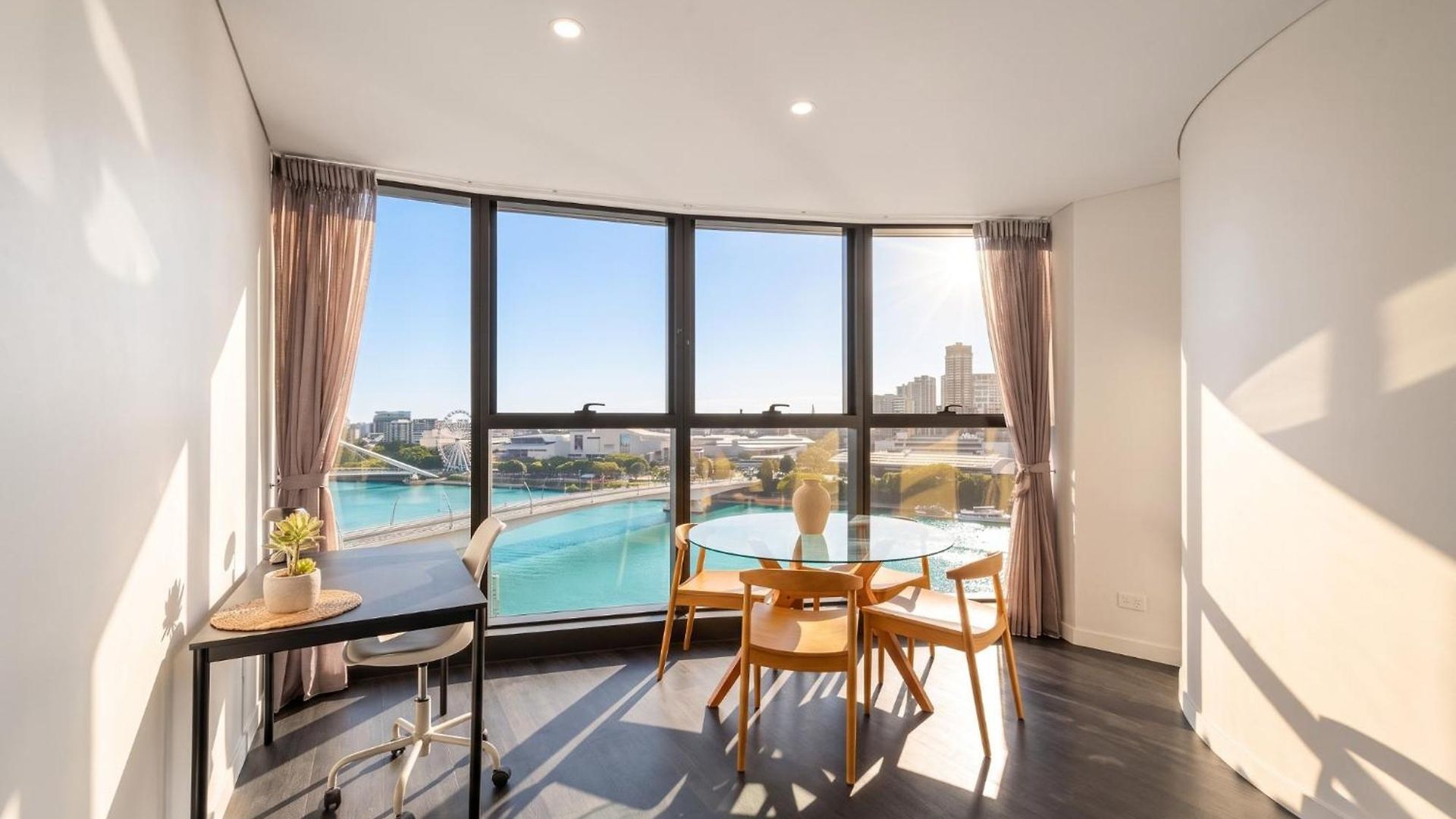 One Sky - Sleep 6 - Pools Cinema Sauna Gym Free Parking * Brisbane