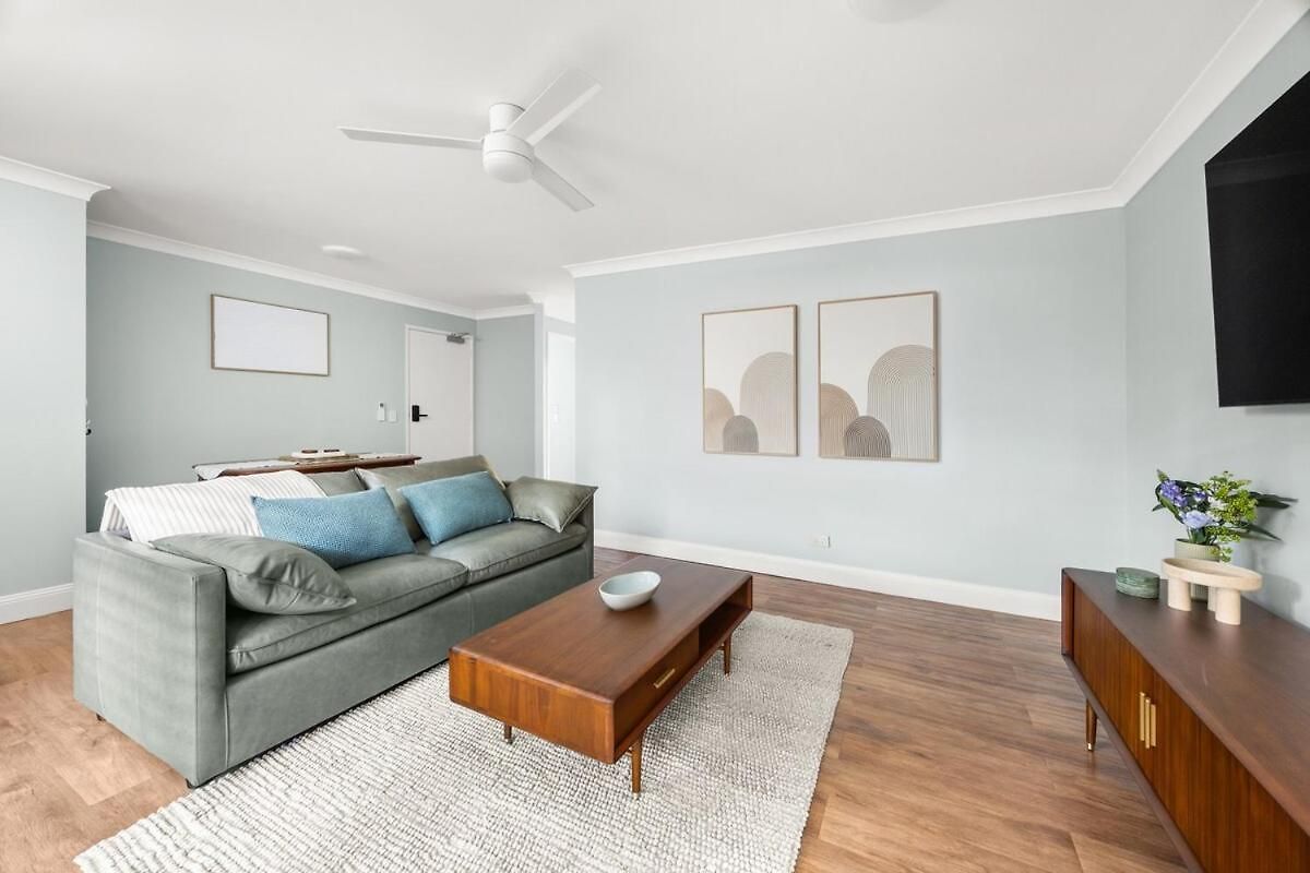 Spacious 2br Stay, Parking Pool & Balcony Apartment