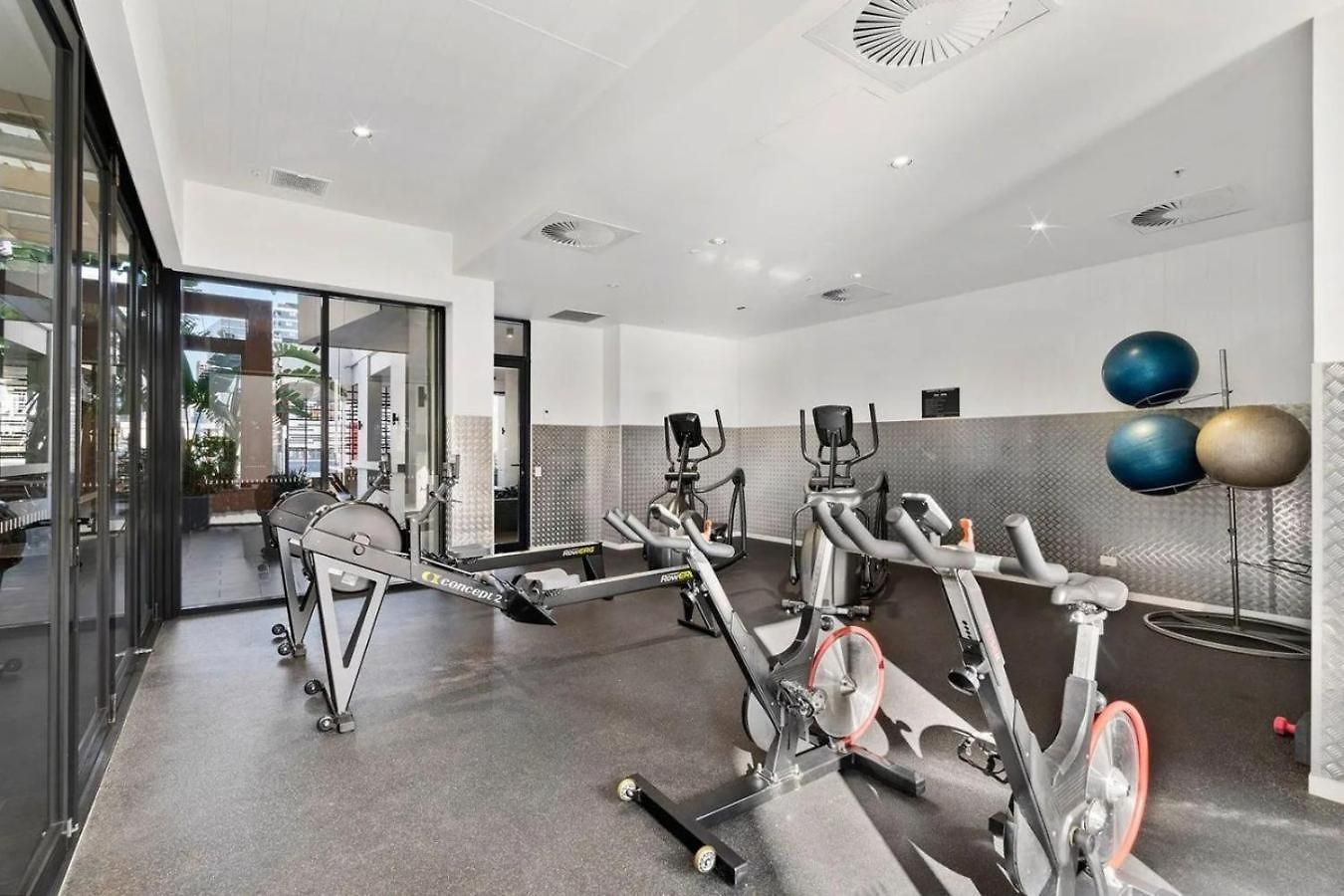 Cultural Charm - 2br In South Apartment Brisbane