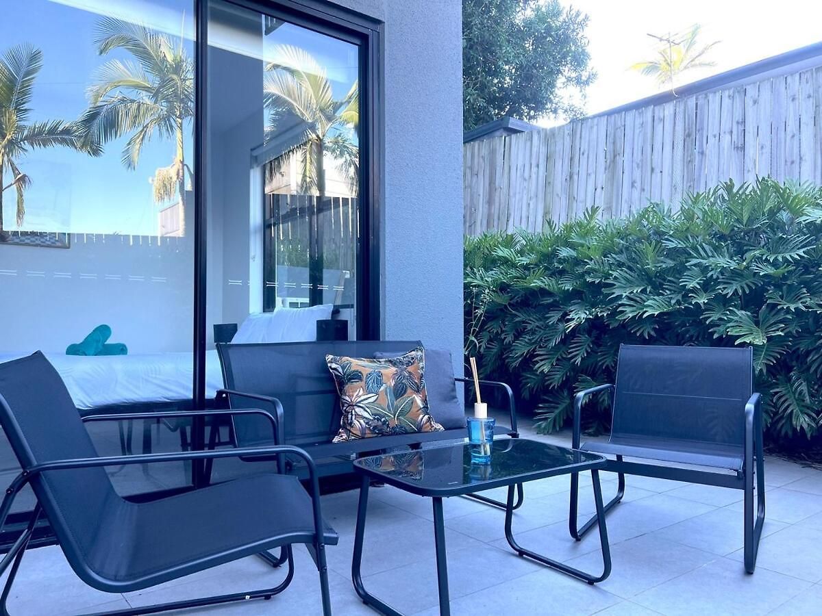 Cannon Hill 2br Retreat With Patio & Parking Brisbane