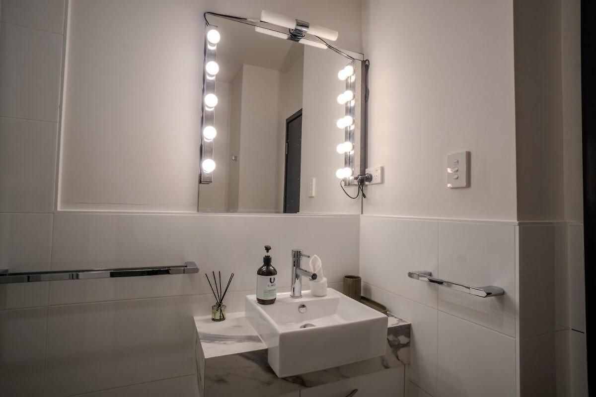 Sleeps 8 Near Uq 10 Mins Cbd Dual Living Apartment