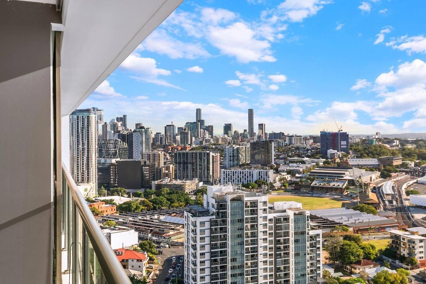 Windward - Inner-city Skyline With Pool Access Apartment Brisbane