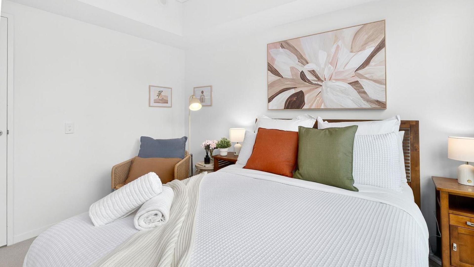 Portside Luxe Retreat 2br Free Parking & Pool *