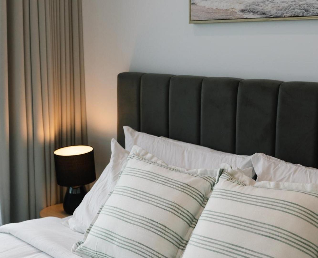 Apartment 2b2b High Floor With Riverview & Parking *
