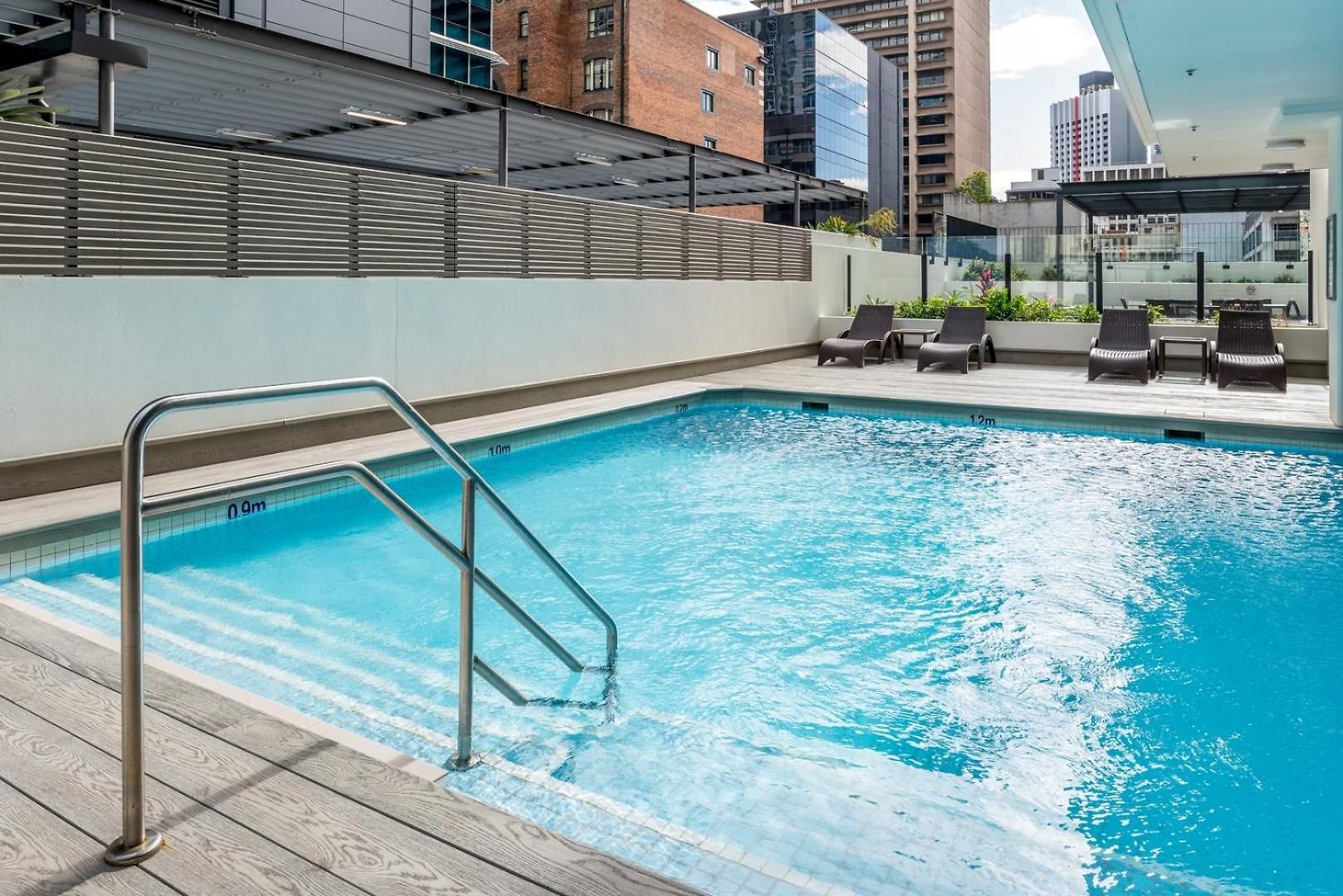Modern 2br In Cbd | Pool | Gym | Parking Brisbane