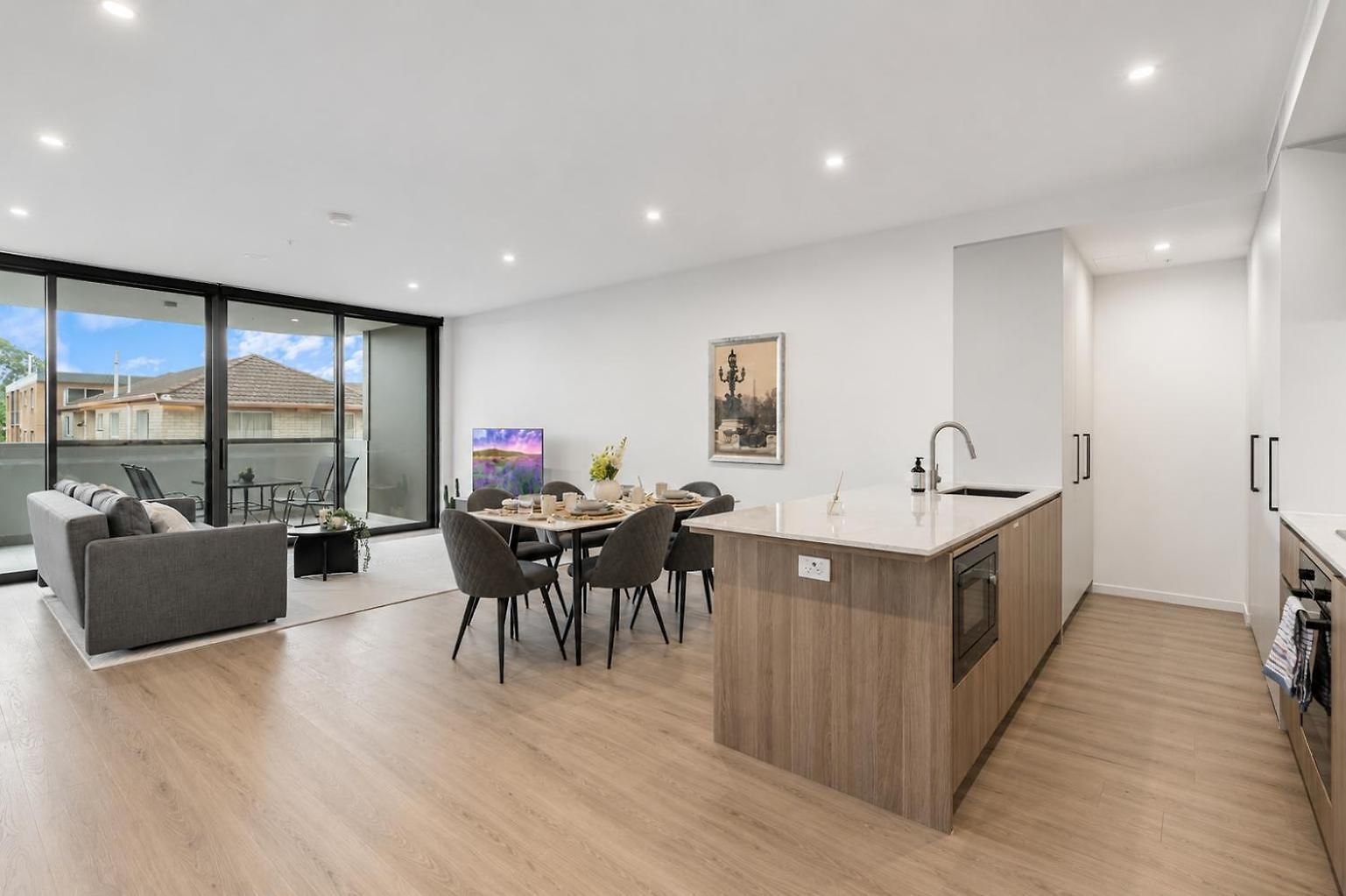 Riverside Modern 2br East With Parking Apartment *