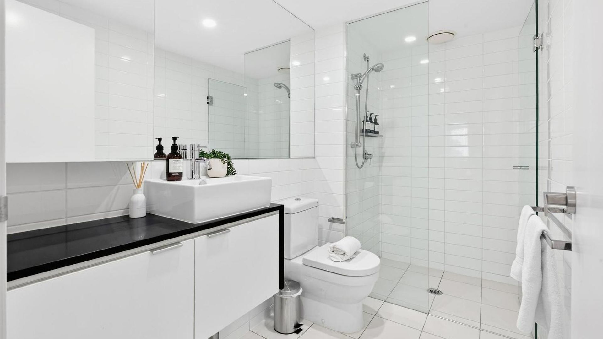 Luxury 2bed2bath With Pool, Parking, Gym And Views Brisbane