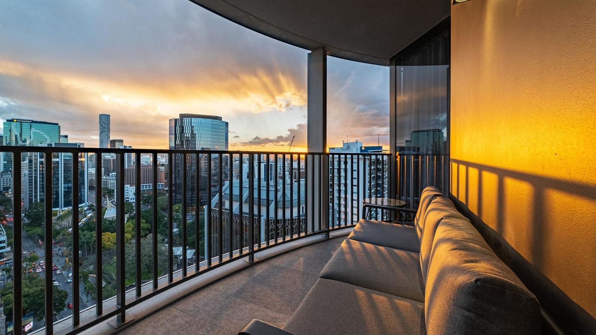 Lux 20th Floor 2br 2bath, Infinity Pool, Gym, Wifi Apartment Brisbane