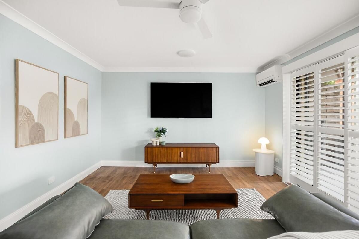 Spacious 2br Stay, Parking Pool & Balcony